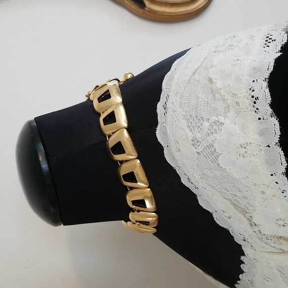 Gorgeous Anne Klein Statement Necklace - Picture 3 of 8